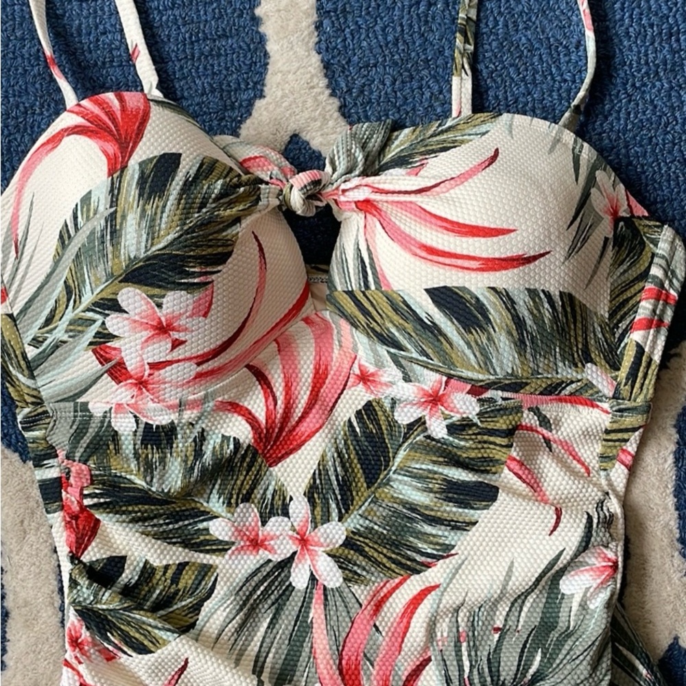 New Kona Sol Tropical Floral Swimsuit—Removable straps.